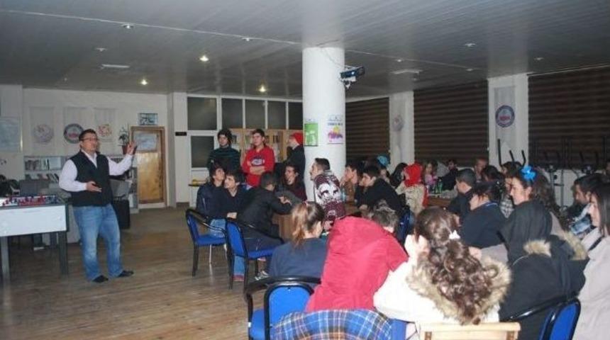 &Ouml;ğrencilere Proje D&ouml;ng&uuml;s&uuml; Y&ouml;netimi Eğitimi