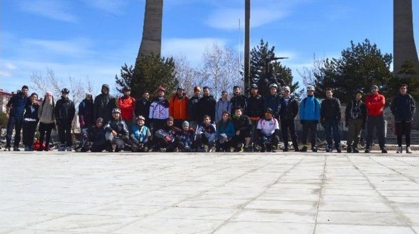 Erzurum Dağ Bisikleti Grubu Aziziye - Alaca K&ouml;y Şehitliği&rsquo;ne Bisiklet Turu D&uuml;zenledi