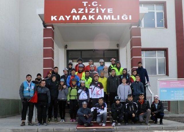 Erzurum Dağ Bisikleti Grubu Aziziye - Alaca Köy Şehitliği’ne Bisiklet Turu Düzenledi