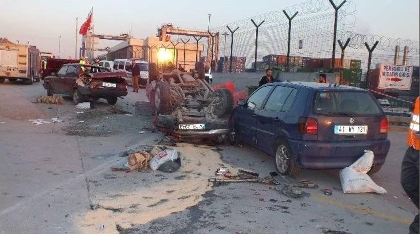 K&ouml;rfez'de Trafik Kazası: 2 Yaralı