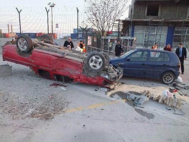 Körfez'de Trafik Kazası: 2 Yaralı