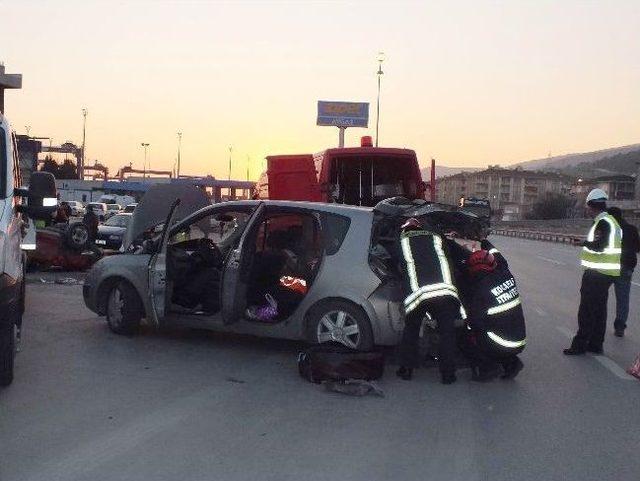 Körfez'de Trafik Kazası: 2 Yaralı