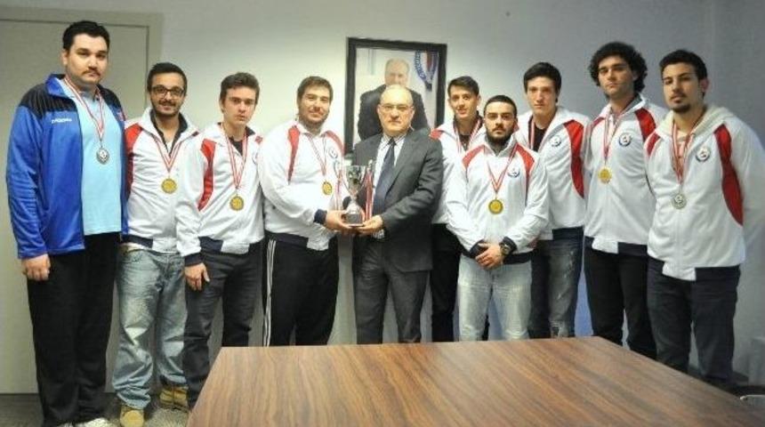 Rekt&ouml;r Erciyeş: "potadaki Gururumuz Oldunuz"