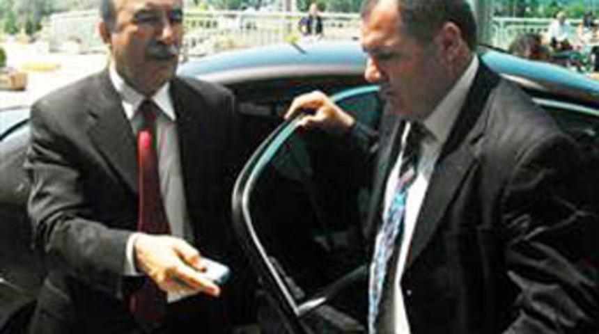 Bir kitap yazdı, ortalık karıştı