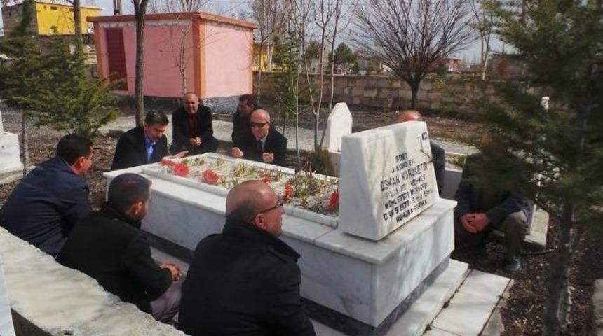 T&uuml;rk Eğitim-sen Y&ouml;neticilerinden Şehit Kabirlerine Ziyaret
