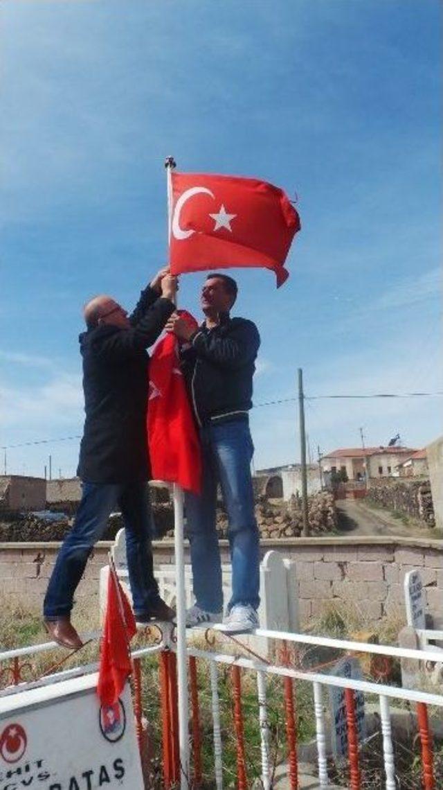 Türk Eğitim-sen Yöneticilerinden Şehit Kabirlerine Ziyaret