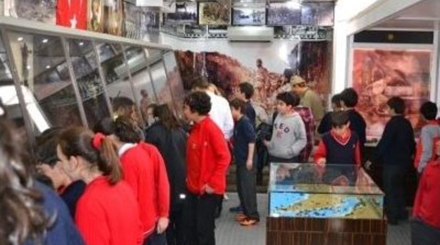 &Ouml;ğrenciler &Ccedil;anakkale Gezici M&uuml;zesi&rsquo;ni Ziyaret Etti