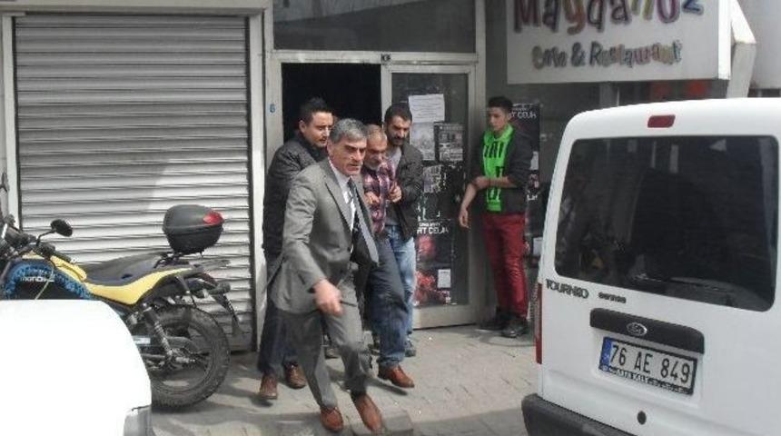 Benzin D&ouml;k&uuml;p Kendini Yakmak İstedi