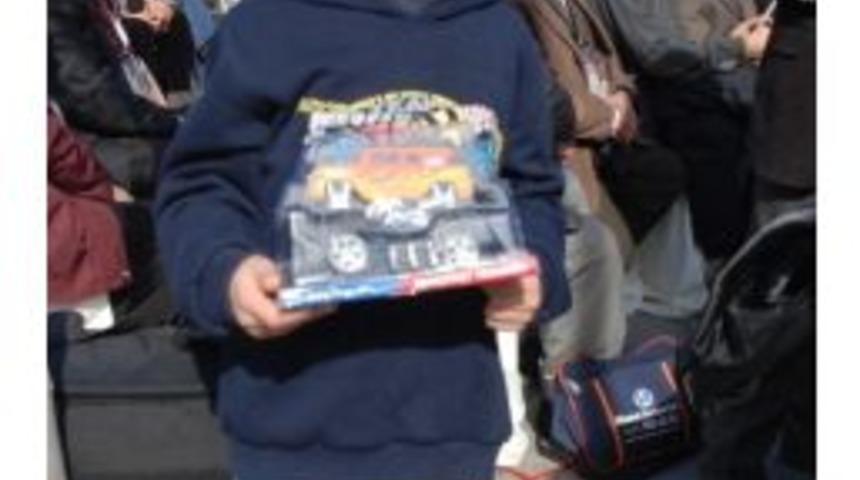 Başbakanı &Ouml;pt&uuml;, Oyuncağı Kaptı