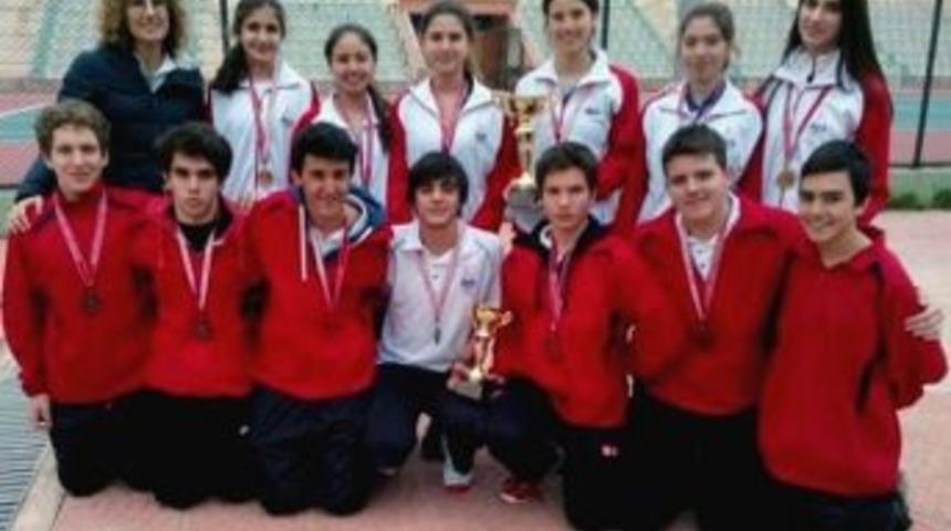 İzmir Amerikan Koleji'nin Tenis Başarısı
