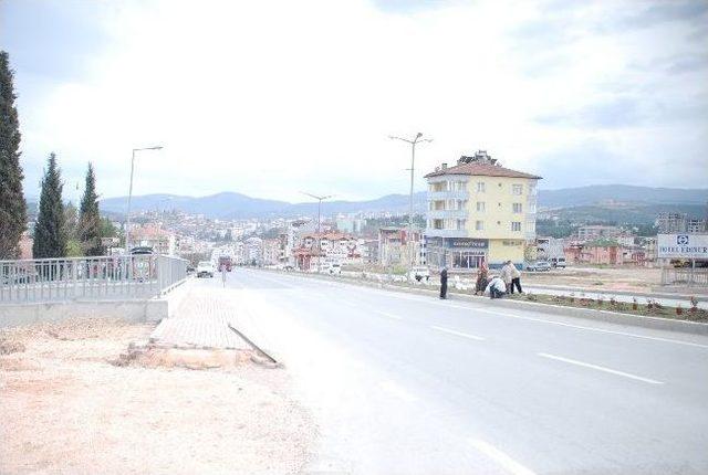 Bilecik Belediyesi nin K&uuml;&ccedil;&uuml;k Sanayi Sitesi Kavşağındaki Yol Genişletme &Ccedil;alışmaları 2