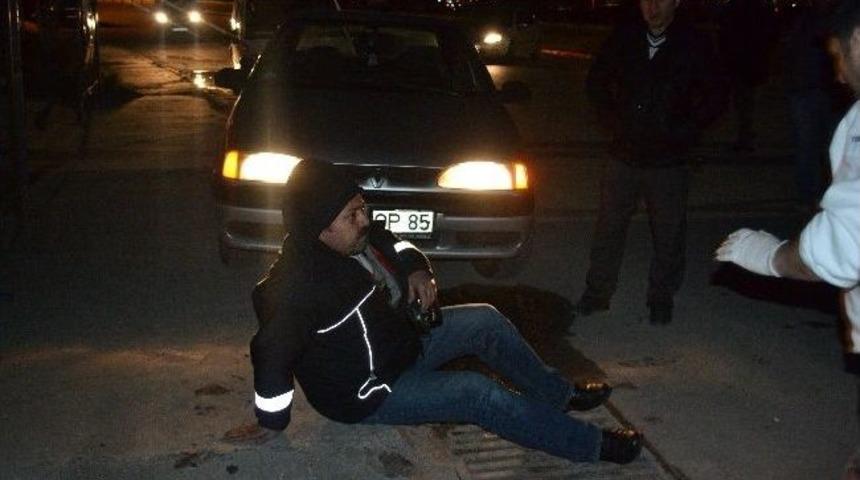 Servis Aracı Kamyona &Ccedil;arptı: 4 Yaralı