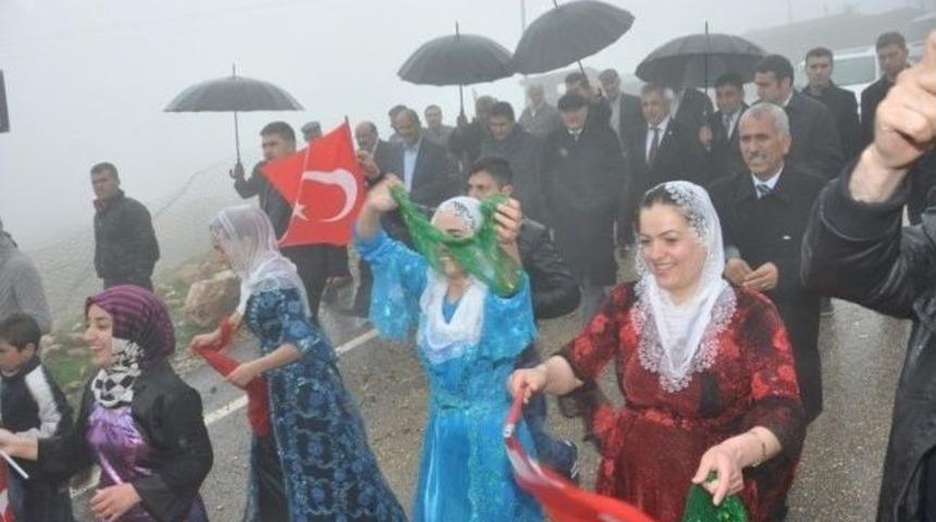 Vali İpek G&uuml;&ccedil;l&uuml;konak'ta A&ccedil;ılış Ve Temel Atma T&ouml;renine Katıldı