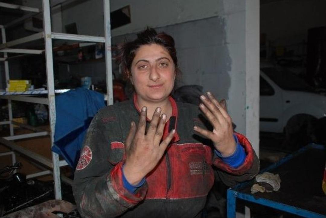 &Uuml;niversite Mezunu Gen&ccedil; Kız Motor Ustası Olmak İstiyor