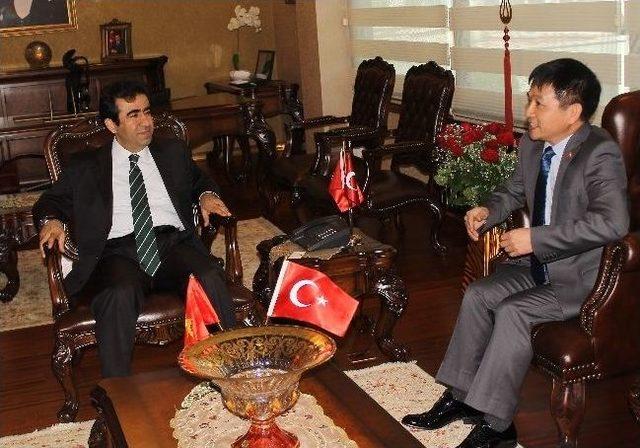 Vietnam B&uuml;y&uuml;kel&ccedil;esi Cuong dan Vali G&uuml;zeloğlu na Ziyaret 2