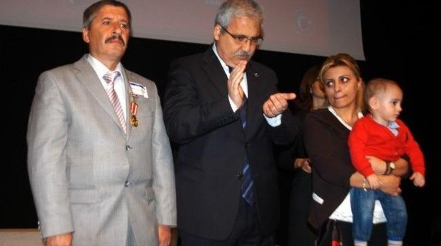 Şehit Yakınlarına Devlet &Ouml;v&uuml;n&ccedil; Madalyası