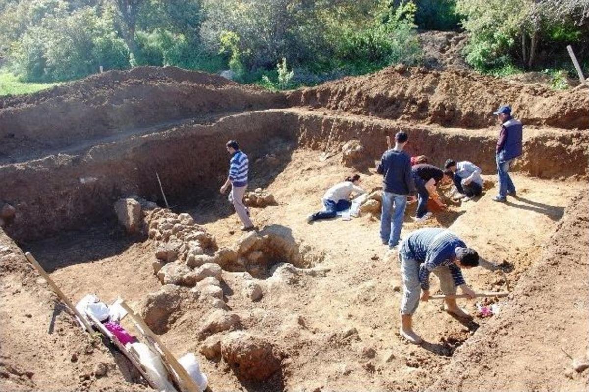 G&uuml;m&uuml;şl&uuml;k'te 2500 Yıllık Mezar Bulundu