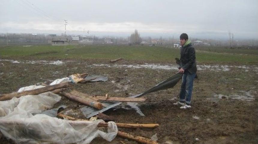 Muş'ta Hortum &Ccedil;atıları U&ccedil;urdu