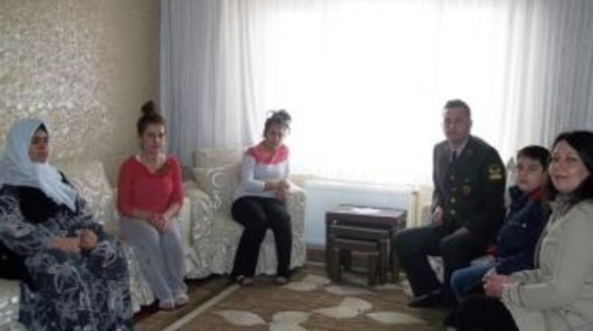 Jandarma Ekipleri Şehit Yakınlarını Unutmadı