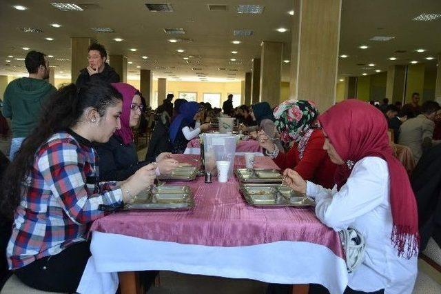 "bu Men&uuml;den Tatmayana Bug&uuml;nk&uuml; Yemek Haram Olsun" 1