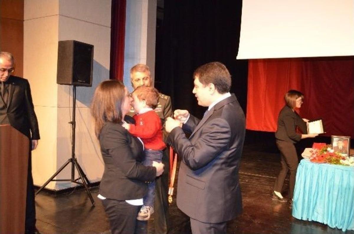 5 Şehit Ailesine Ve 1 Gaziye Devlet &Ouml;v&uuml;n&ccedil; Madalyası Verildi