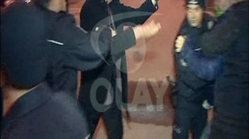 Bursaspor Başkanı Trib&uuml;n Liderine Saldırdı