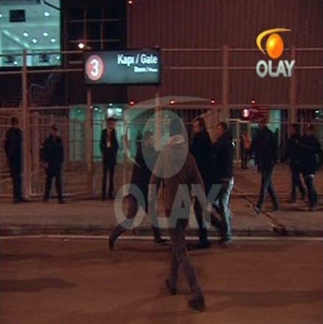 Bursaspor Başkanı Trib&uuml;n Liderine Saldırdı 1