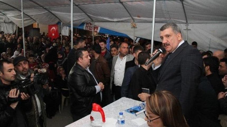 Mahalle Toplantısında B&uuml;y&uuml;k Coşku