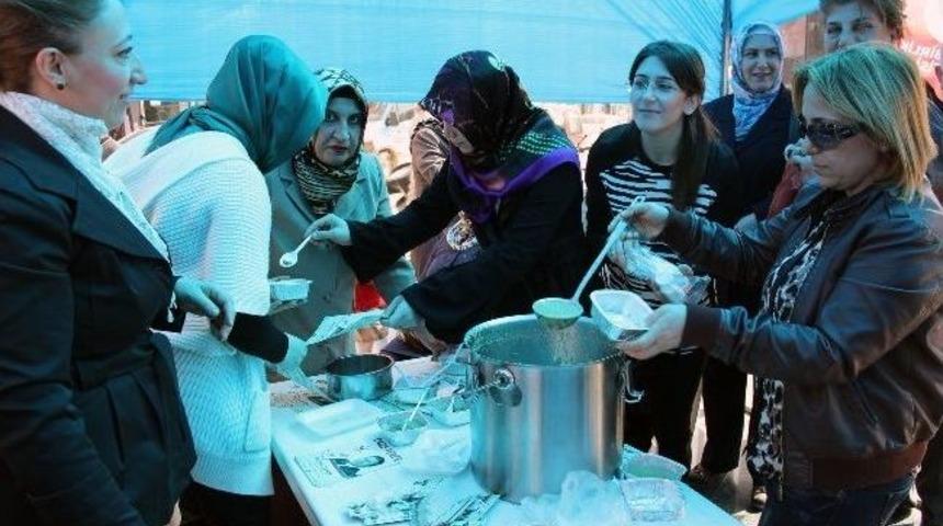 Tek&ccedil;e, Şehitler G&uuml;n&uuml; Nedeniyle Helva Dağıttı