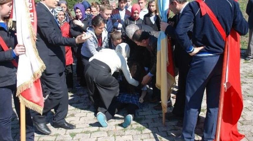 Sıcağa Dayanamayan &Ouml;ğrenci T&ouml;ren Alanında Bayıldı