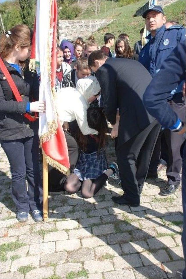 Sıcağa Dayanamayan &Ouml;ğrenci T&ouml;ren Alanında Bayıldı 2