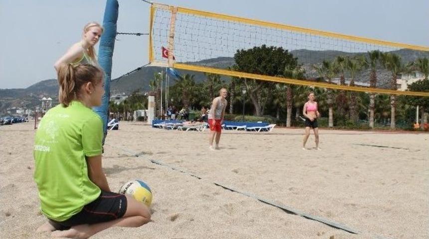 Danimarkalı Voleybolcular Alanya&rsquo;da Kampa Girdi