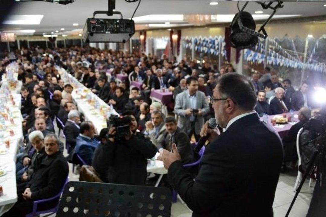 G&uuml;la&ccedil;ar, Aile Dostları İle Yemekte Buluştu