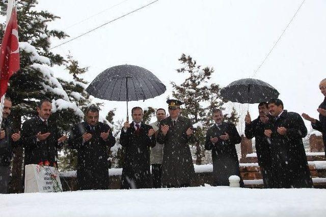 Ahlat’ta 18 Mart Şehitleri Anma Günü