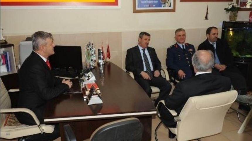 K&uuml;tahya Protokol&uuml;nden Harp Malul&uuml; Gaziler Şehit Dul Ve Yetimleri Derneği'ne Ziyaret