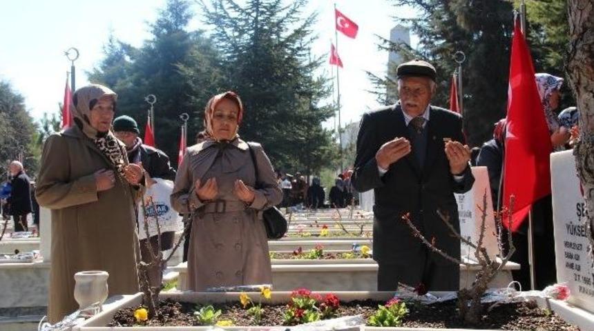 Isparta'da 18 Mart &Ccedil;anakkale Deniz Zaferi Kutlamaları