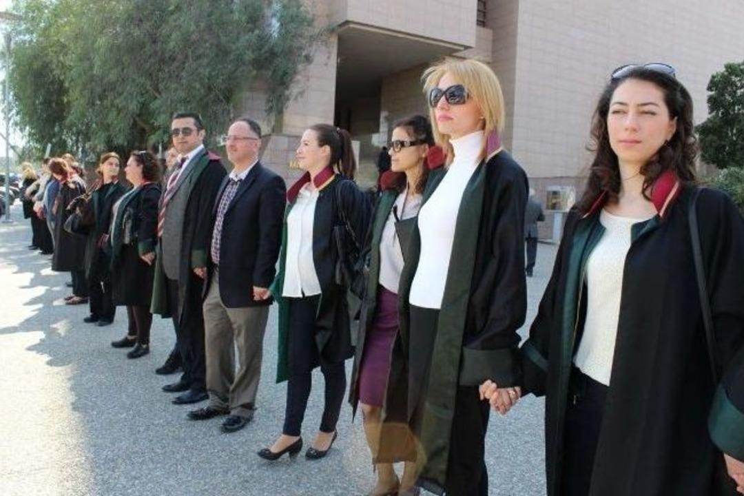 Hukuk&ccedil;ulardan Adalet Zinciri