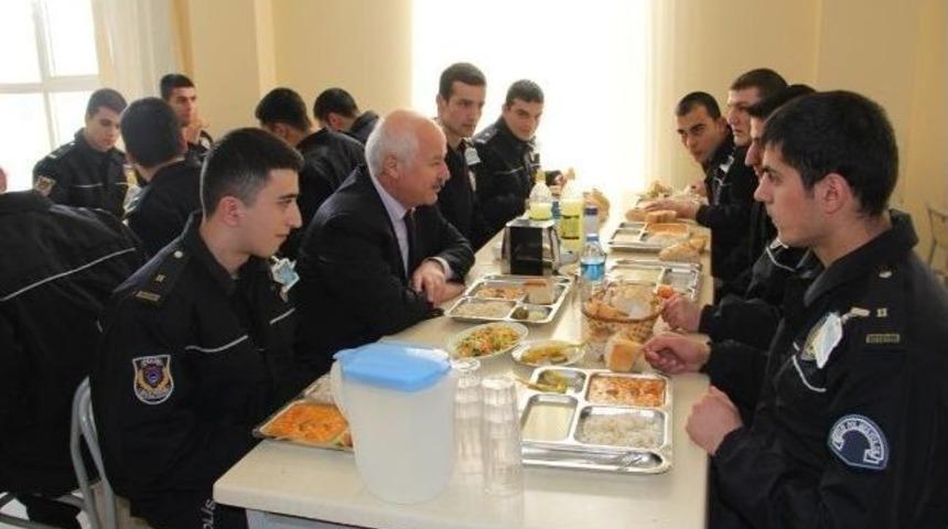 Vali Orhan &Ouml;zt&uuml;rk Polis Okulunu Ziyaret Etti