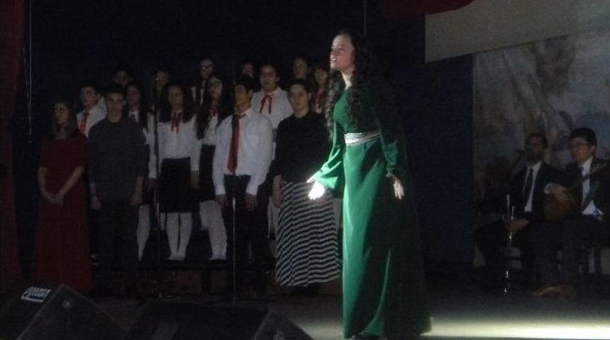 Tekirdağ&rsquo;da &Ouml;ğrenciler &Ccedil;anakkale Zaferini Sahnede Canlandırdı