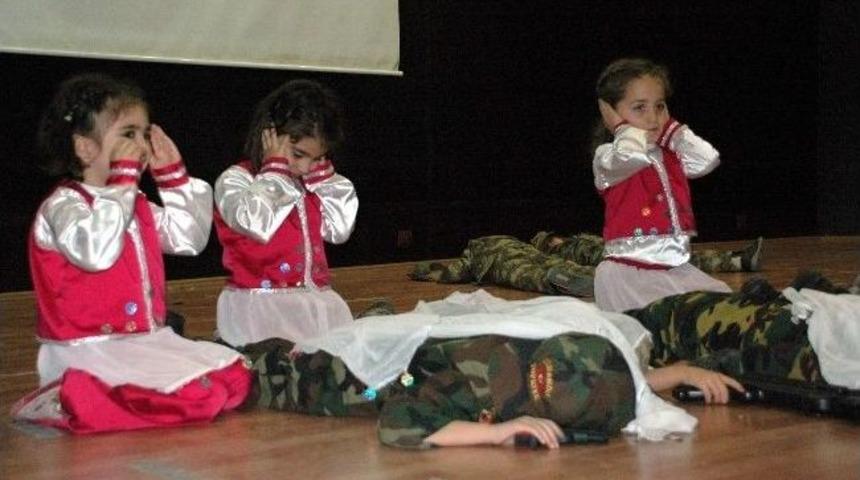 Minik &Ouml;ğrencilerden; 18 Mart Şehitler G&uuml;n&uuml; Kutlaması