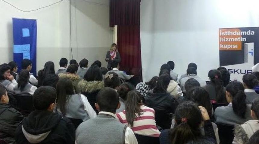 Ardahan İşkur&rsquo;dan &Ouml;ğrencilere Meslek Se&ccedil;imine Destek