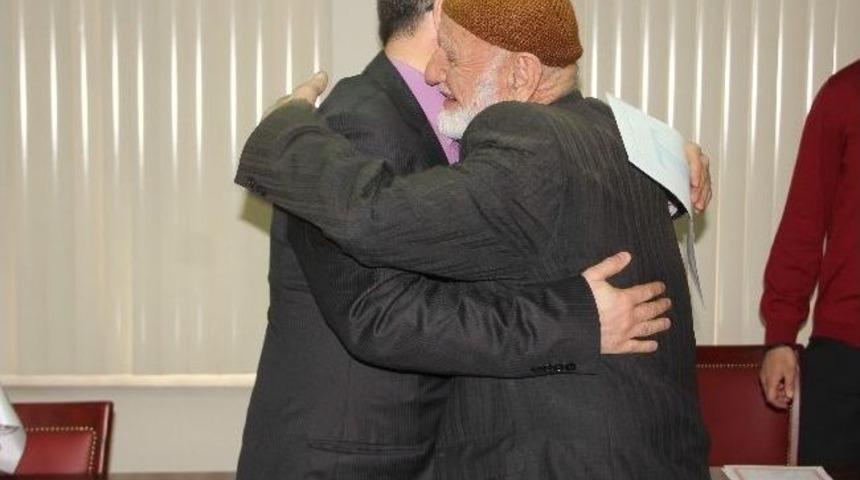 Afetzedelere Tapuları Teslim Edildi