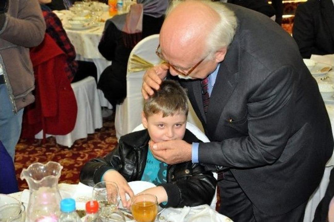 Bakan Avcı Şehit Yakınları Ve Gaziler İ&ccedil;in D&uuml;zenlenen Yemeğe Katıldı