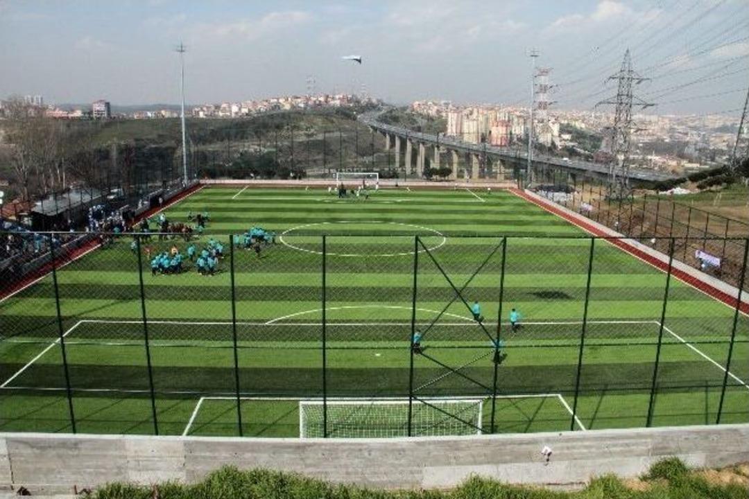 Kağıthane&rsquo;de Sentetik &Ccedil;im Sahanın A&ccedil;ılışı Yapıldı