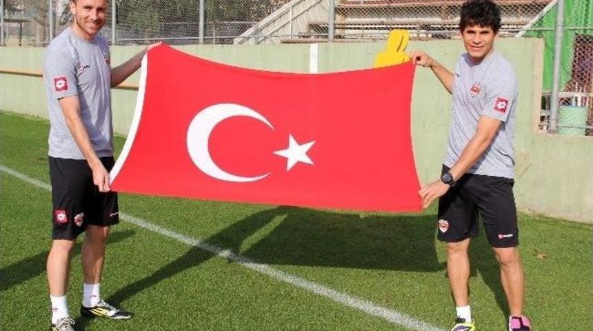 Adanaspor T&uuml;rk Bayrağı İle Poz Verdi