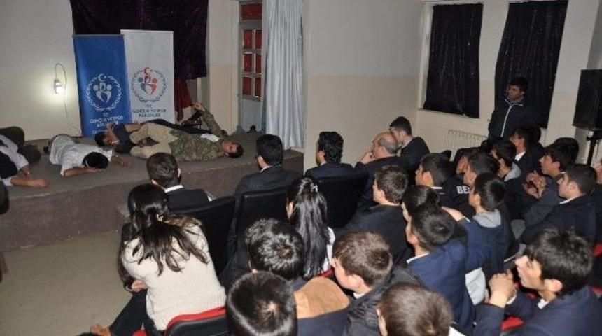 Gen&ccedil;lik Merkezleri, Şehitleri Andı