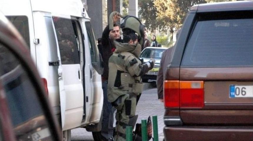Bina Girişindeki Ş&uuml;pheli Valiz Polisi Alarma Ge&ccedil;irdi