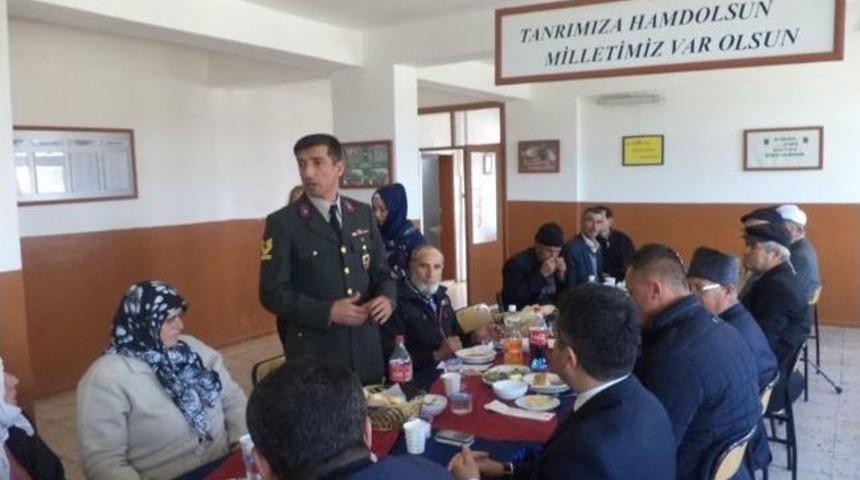 Jandarma&rsquo;dan Gazi Ve Şehit Yakınlarına Yemek