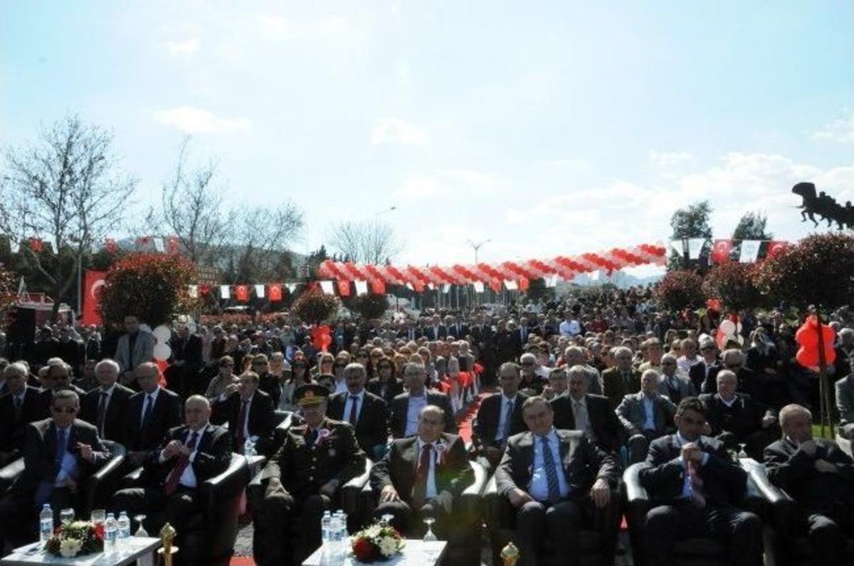Manisa'da "&ccedil;anakkale Şehitleri Anıtı" A&ccedil;ıldı