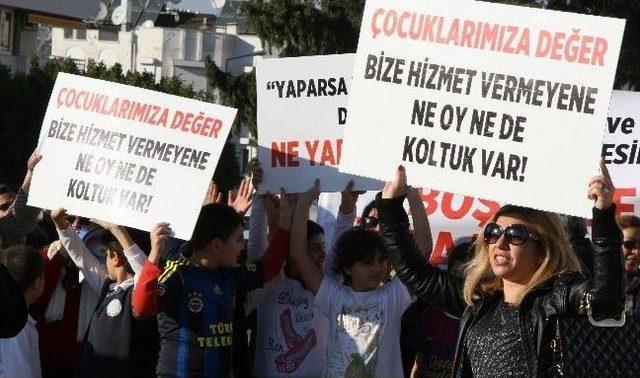 Antalya'da Üst Geçit Eylemi